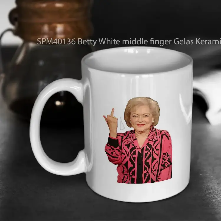 SPM40136 Betty White middle finger Gelas Keramik Supermug