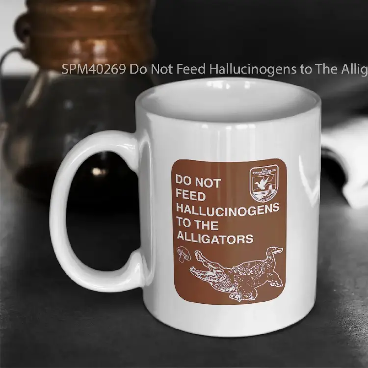 SPM40269 Do Not Feed Hallucinogens to The Alligators Gelas Keramik Supermug