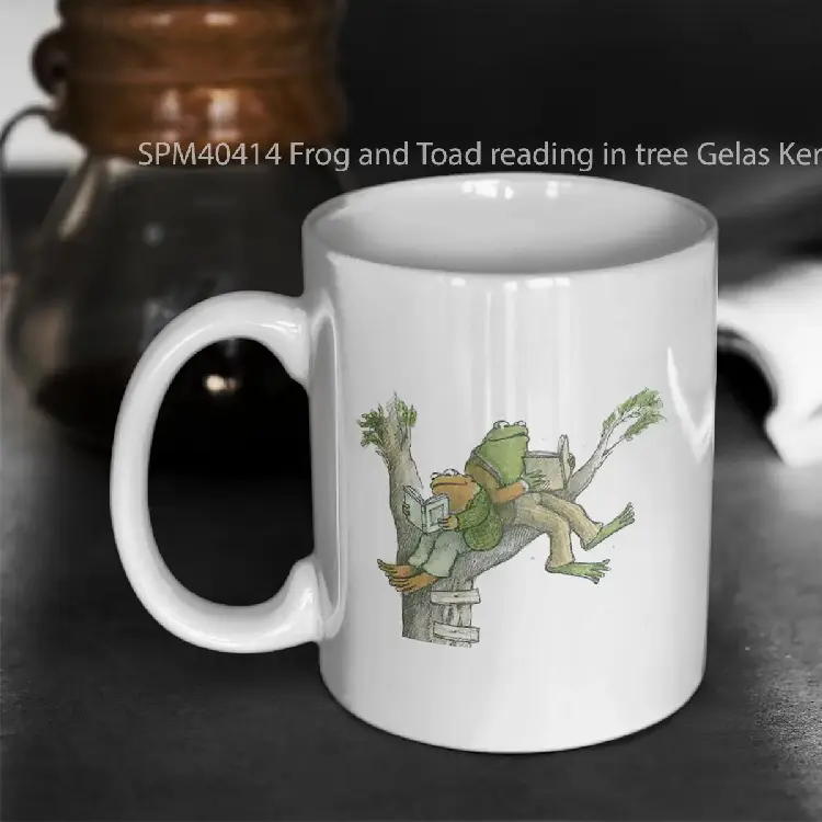 SPM40414 Frog and Toad reading in tree Gelas Keramik Supermug