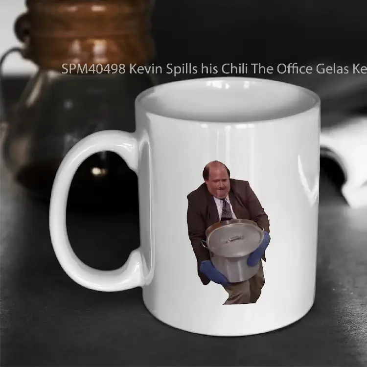 SPM40498 Kevin Spills his Chili The Office Gelas Keramik Supermug