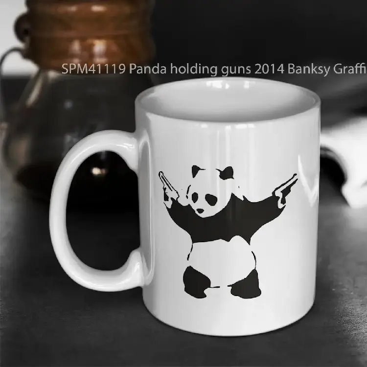 SPM41119 Panda holding guns 2014 Banksy Graffiti Gelas Keramik Supermug