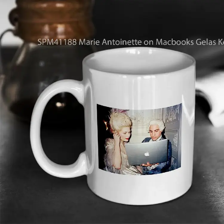 SPM41188 Marie Antoinette on Macbooks Gelas Keramik Supermug