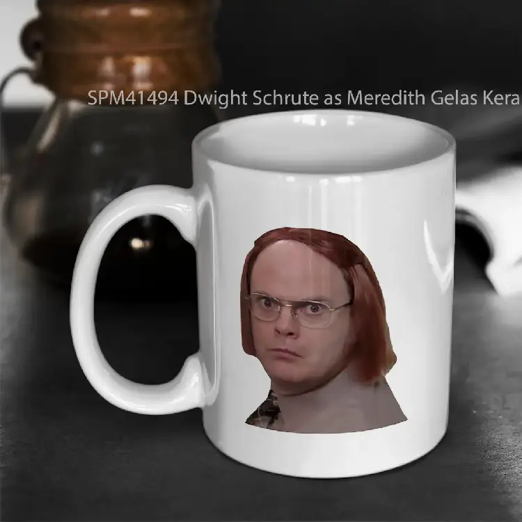 SPM41494 Dwight Schrute as Meredith Gelas Keramik Supermug