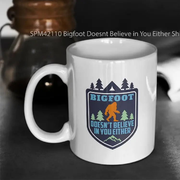 SPM42110 Bigfoot Doesnt Believe in You Either Shirt Funny Sasquatch Yeti Bigfoot Monster Gelas Keramik Supermug