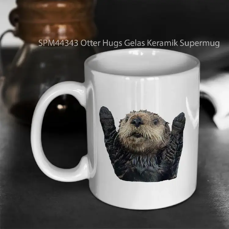 SPM44343 Otter Hugs Gelas Keramik Supermug
