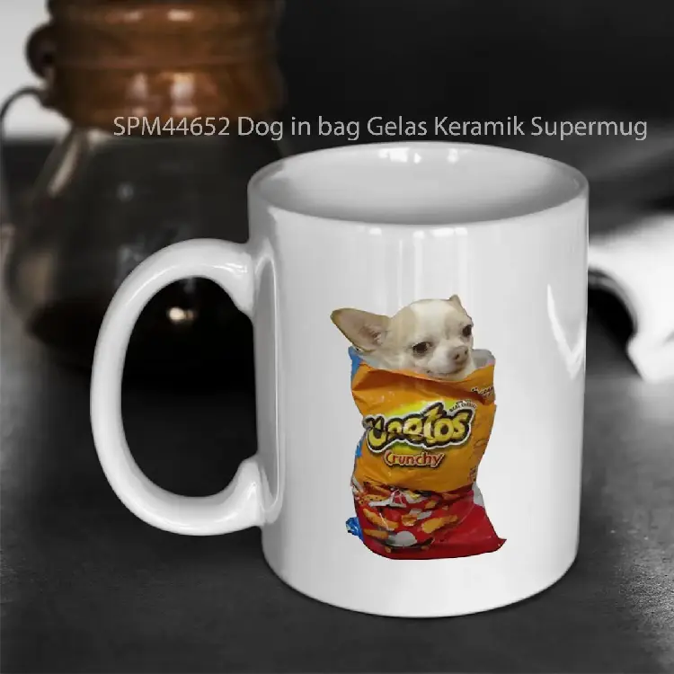 SPM44652 Dog in bag Gelas Keramik Supermug