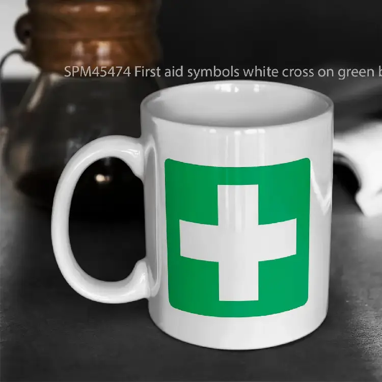 SPM45474 First aid symbols white cross on green background Gelas Keramik Supermug