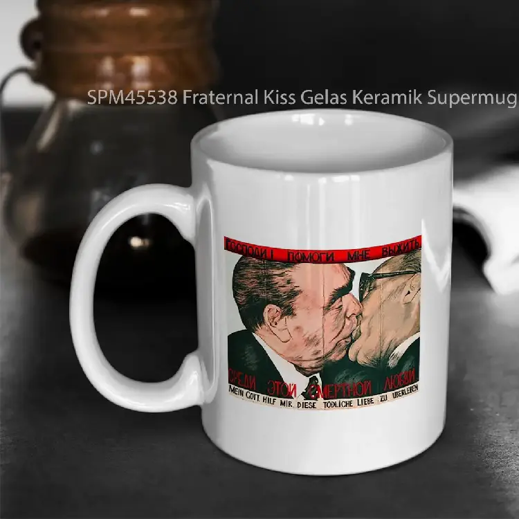 SPM45538 Fraternal Kiss Gelas Keramik Supermug