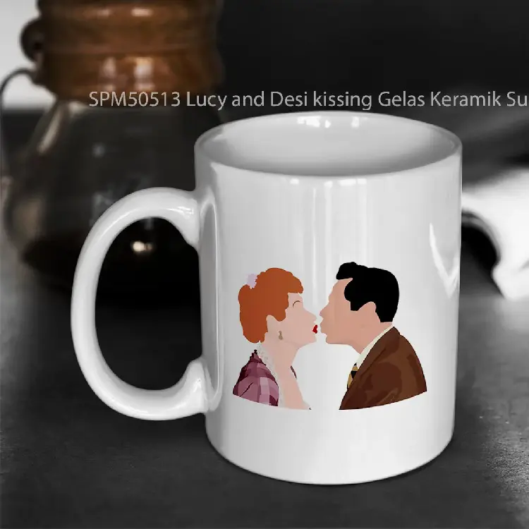 SPM50513 Lucy and Desi kissing Gelas Keramik Supermug