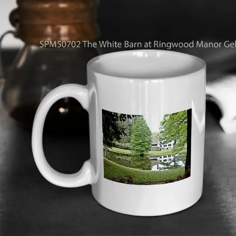 SPM50702 The White Barn at Ringwood Manor Gelas Keramik Supermug